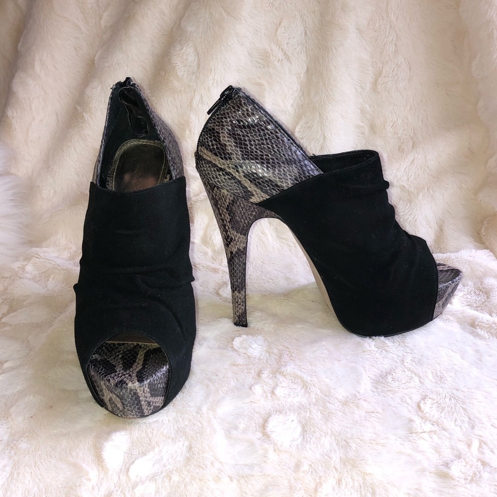 Bakers Holli 6” Heels Blk Faux Suede/Snakeskin 8M.